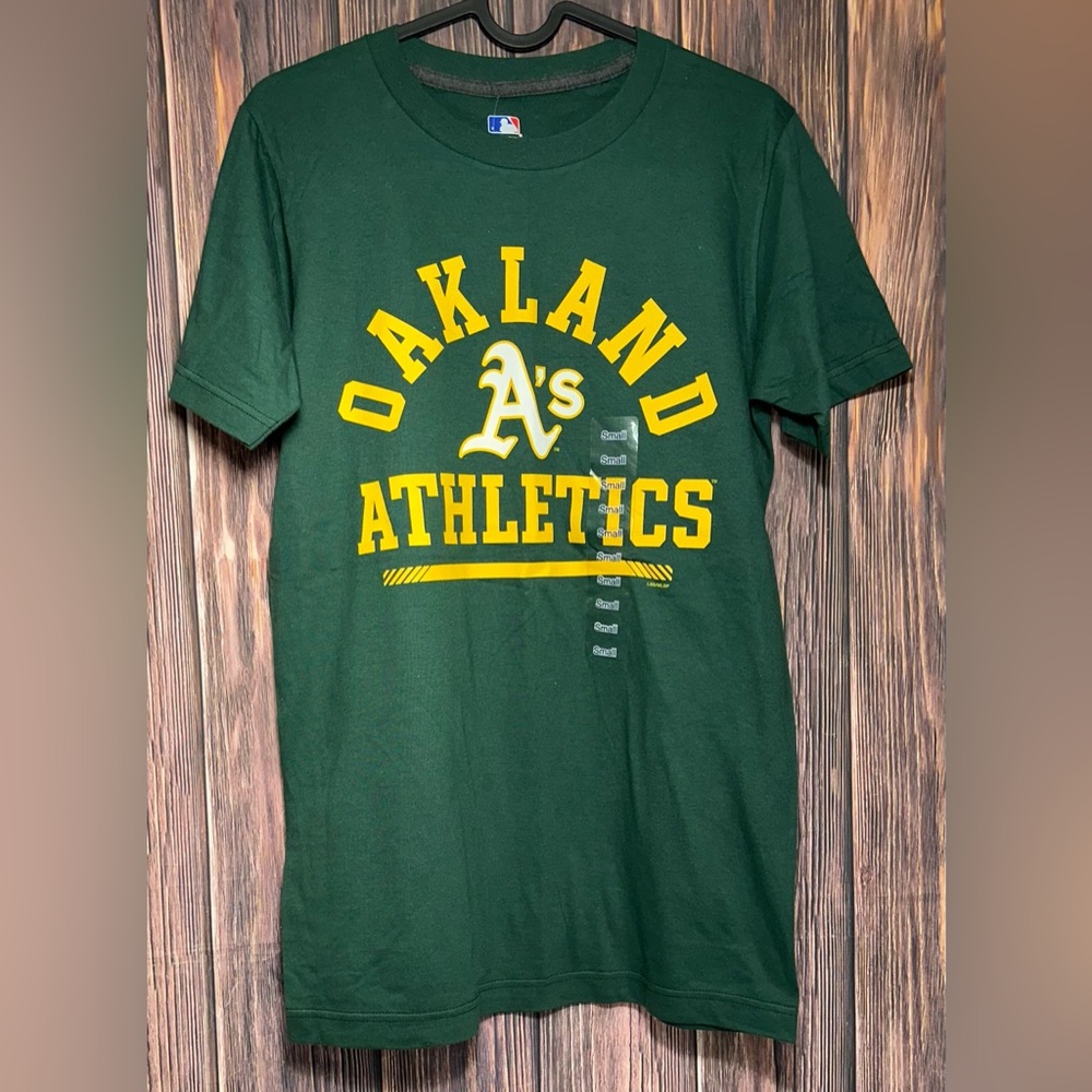 MLB Merchandise Oakland Athletics Short Sleeve Tee Shirt - Men’s Size Small